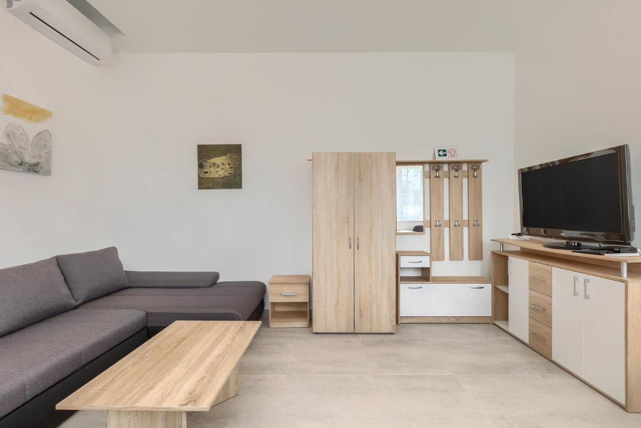 Apartments Medulin 2217 Экстерьер фото