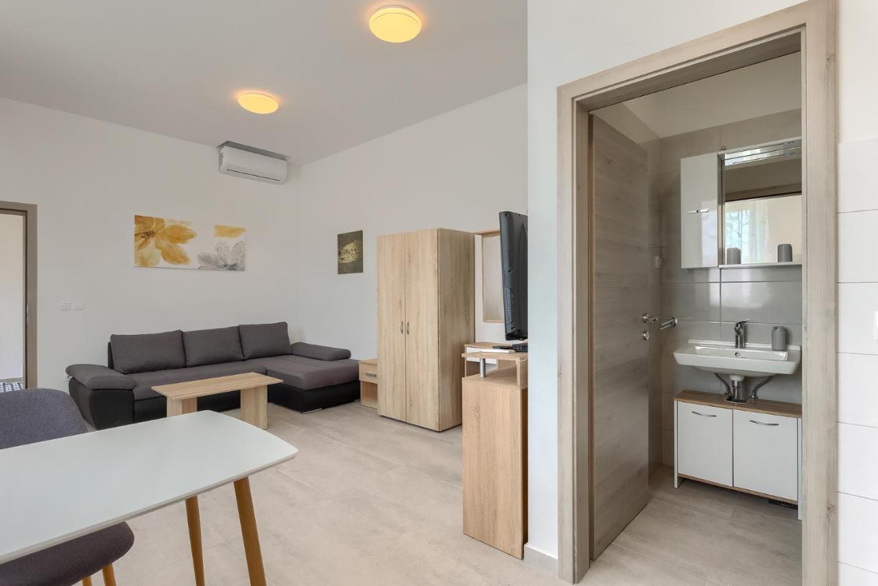 Apartments Medulin 2217 Экстерьер фото