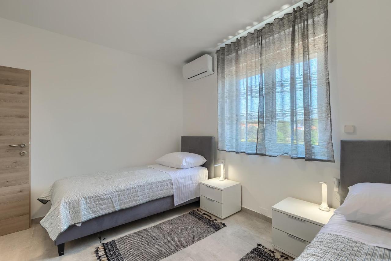 Apartments Medulin 2217 Экстерьер фото