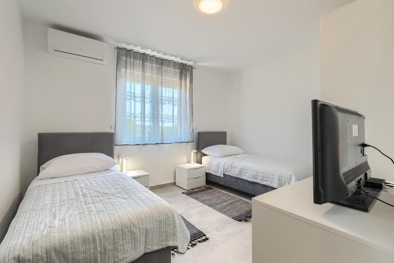 Apartments Medulin 2217 Экстерьер фото