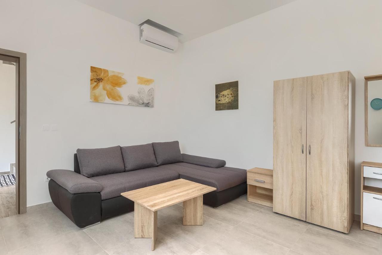 Apartments Medulin 2217 Экстерьер фото